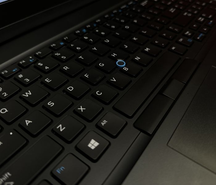 Ноутбук Dell E5580 i5-7300U 8Gb 250Gb SSD Nvidia 930MX Б\В