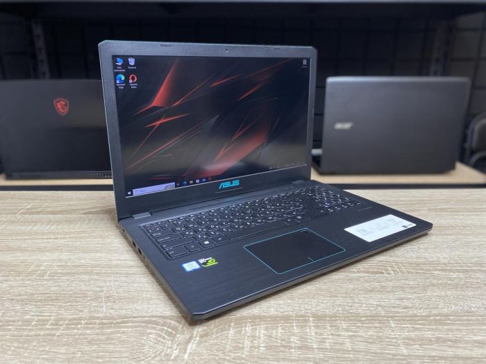 Ноутбук Asus i5-8250U 8Gb 512 SSD 1Tb HDD GTX 1050 Б/В