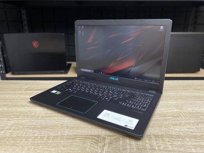 Ноутбук Asus i5-8250U 8Gb 512 SSD 1Tb HDD GTX 1050 Б/В