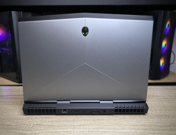 Ноутбук Dell ALIENWARE I7-7700HQ 32Gb 1Tb SSD 1Tb HDD GTX1070 Б/В