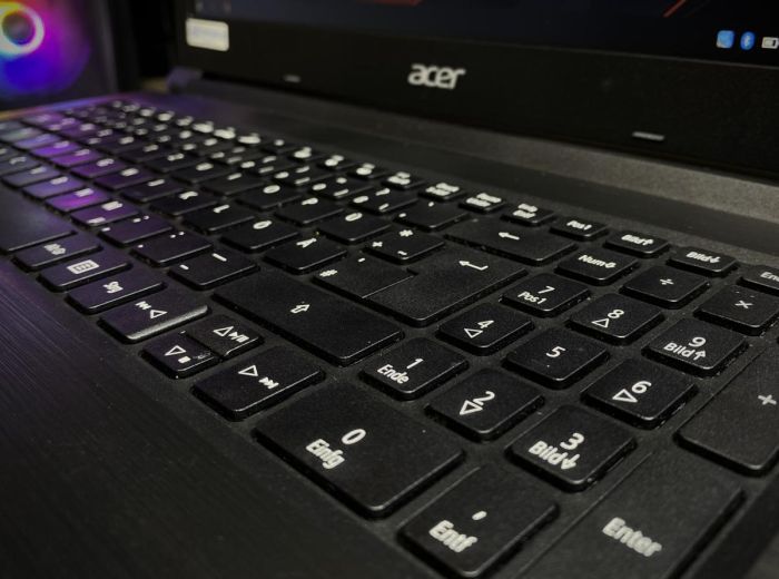 Ноутбук Acer Aspire 3 i3-7020U 4Gb 1Tb HDD HD Graphics