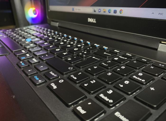 Ноутбук Dell 5570 i5-6200U/8GB/256SSD/Intel HD 520