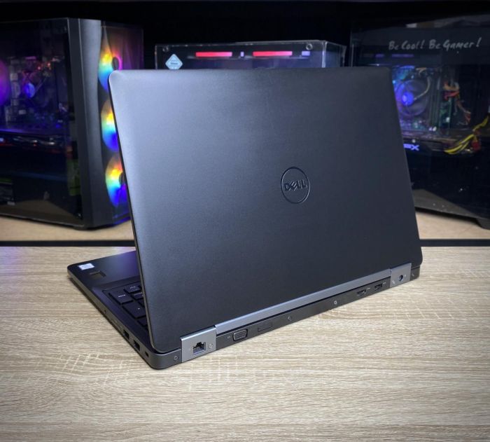 Ноутбук Dell 5570 i5-6200U/8GB/256SSD/Intel HD 520