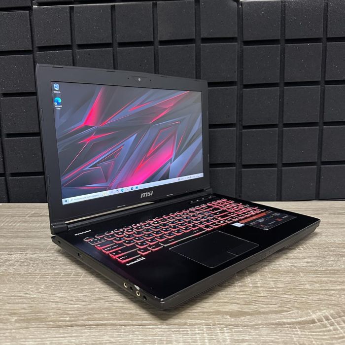 Ноутбук MSI Titan 8RF 120Hz i7-8750H/16Gb/512Gb/GTX1070-8Gb Б/В