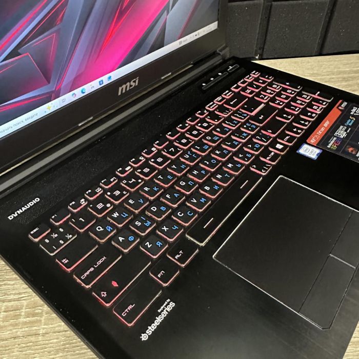 Ноутбук MSI Titan 8RF 120Hz i7-8750H/16Gb/512Gb/GTX1070-8Gb Б/В