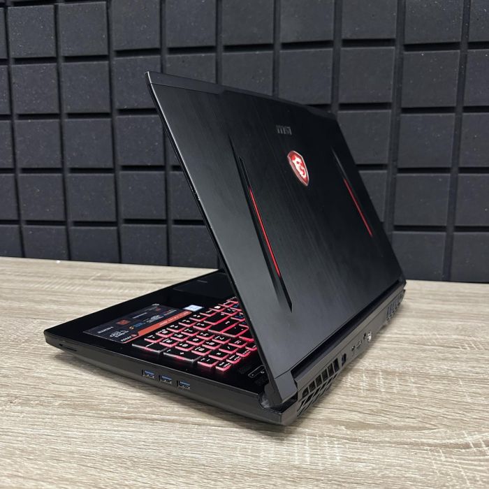 Ноутбук MSI Titan 8RF 120Hz i7-8750H/16Gb/512Gb/GTX1070-8Gb Б/В