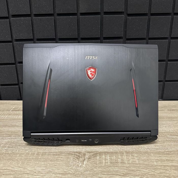 Ноутбук MSI Titan 8RF 120Hz i7-8750H/16Gb/512Gb/GTX1070-8Gb Б/В