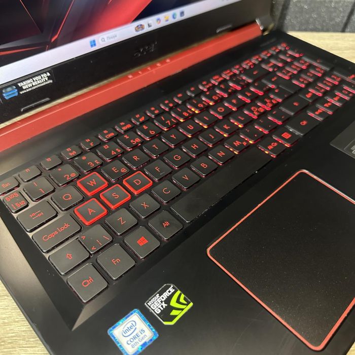 Ноутбук Acer Nitro 5 i5-8300H/8GB/256SSD+1TB HDD/GTX1050Ti-4GB Б/В