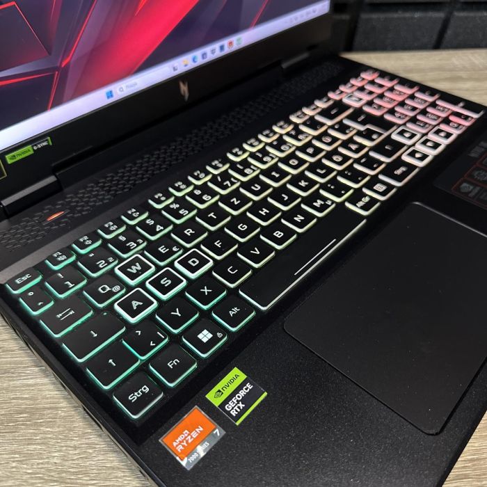 ноутбук Acer Nitro 16 165Hz Ryzen 7 7840HS/16GB/1TBSSD/RTX4070-8GB Б/В