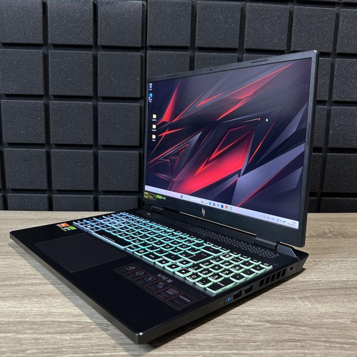 ноутбук Acer Nitro 16 165Hz Ryzen 7 7840HS/16GB/1TBSSD/RTX4070-8GB Б/В