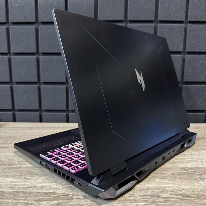 ноутбук Acer Nitro 16 165Hz Ryzen 7 7840HS/16GB/1TBSSD/RTX4070-8GB Б/В