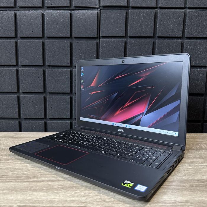Ноутбук Dell Inspiron 15 i5-7300HQ/8GB/256SSD/GTX1050-4GB Б/В