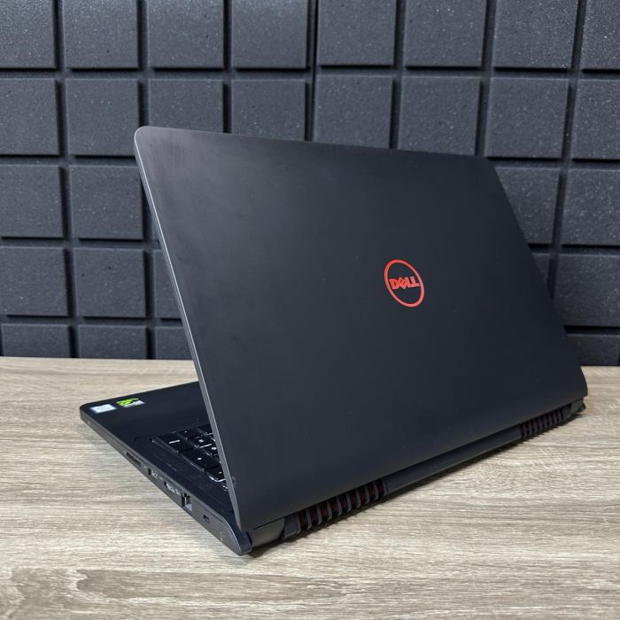 Ноутбук Dell Inspiron 15 i5-7300HQ/8GB/256SSD/GTX1050-4GB Б/В