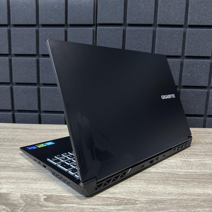Ноутбук Gigabyte G5 144Hz i5-12500H/16GB/512SSD/RTX4050-6GB Б/В