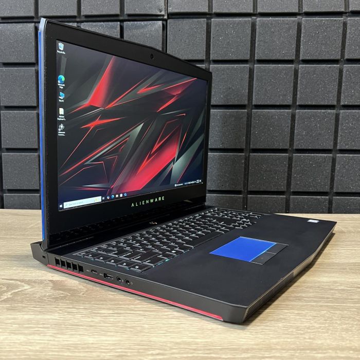 Ноутбук Dell Alienware 17.3" i7-7700HQ/32GB/128SSD+1TBHDD/GTX1070-8GB Б/В