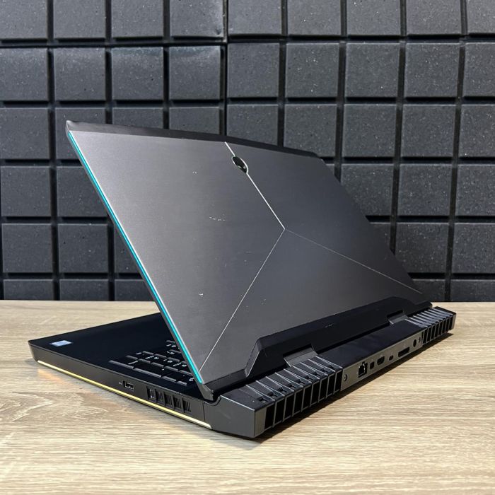 Ноутбук Dell Alienware 17.3" i7-7700HQ/32GB/128SSD+1TBHDD/GTX1070-8GB Б/В