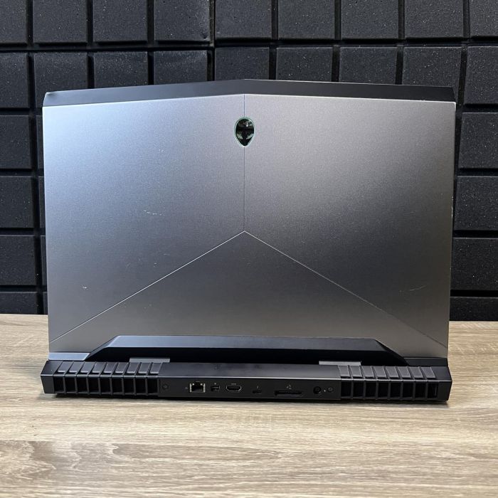 Ноутбук Dell Alienware 17.3" i7-7700HQ/32GB/128SSD+1TBHDD/GTX1070-8GB Б/В