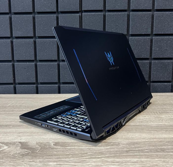 Ноутбук Acer Predator 144Hz i7-9750H/16GB/256SSD+256SSD/GTX1660Ti-6GB Б/В