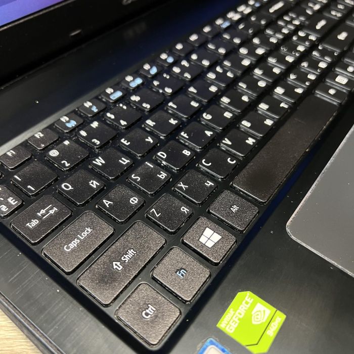 Ноутубк Acer Aspire E5 i3-710U/12GB/256SSD/940MX-2GB Б/В