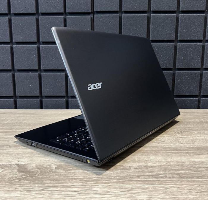 Ноутубк Acer Aspire E5 i3-710U/12GB/256SSD/940MX-2GB Б/В