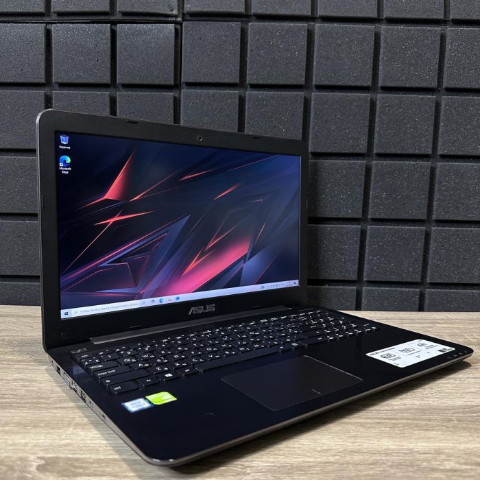 Ноутбук Asus X556UQ i7-6500U/16GB/2TbHDD/940MX-2GB Б/В