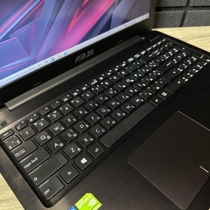 Ноутбук Asus X556UQ i7-6500U/16GB/2TbHDD/940MX-2GB Б/В