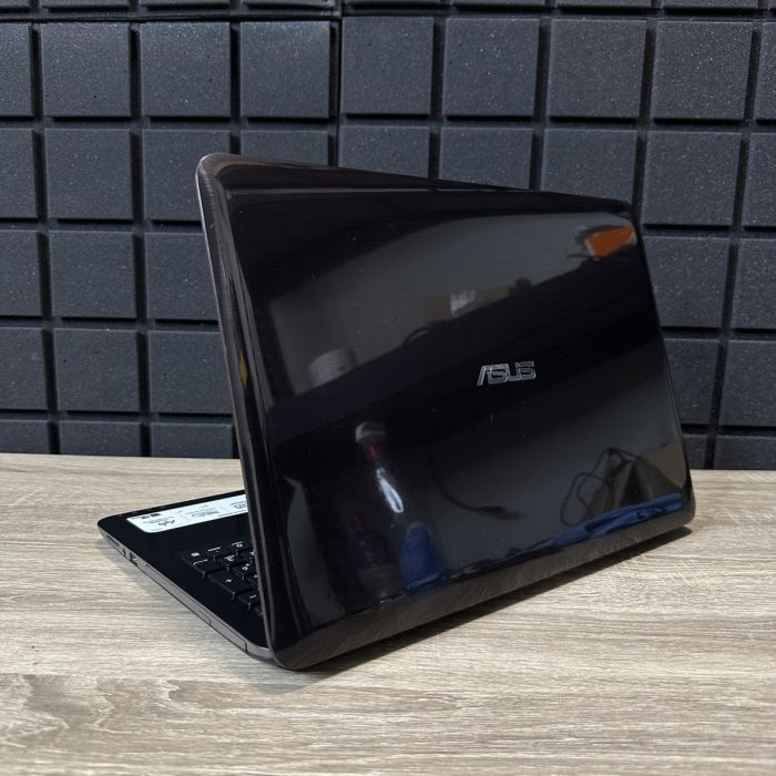 Ноутбук Asus X556UQ i7-6500U/16GB/2TbHDD/940MX-2GB Б/В