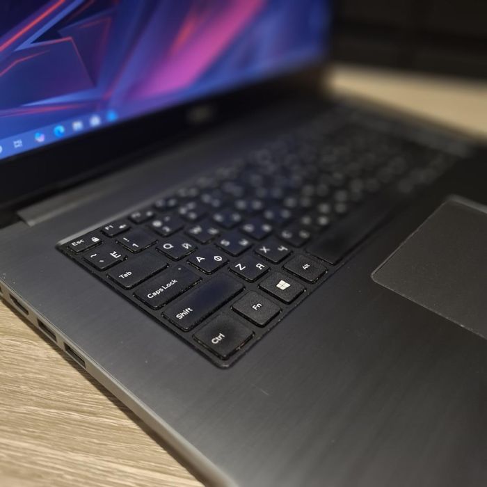 ноутбук Dell Vostro 14" i7-6500U/8GB/240SSD/930M-4GB Б/В