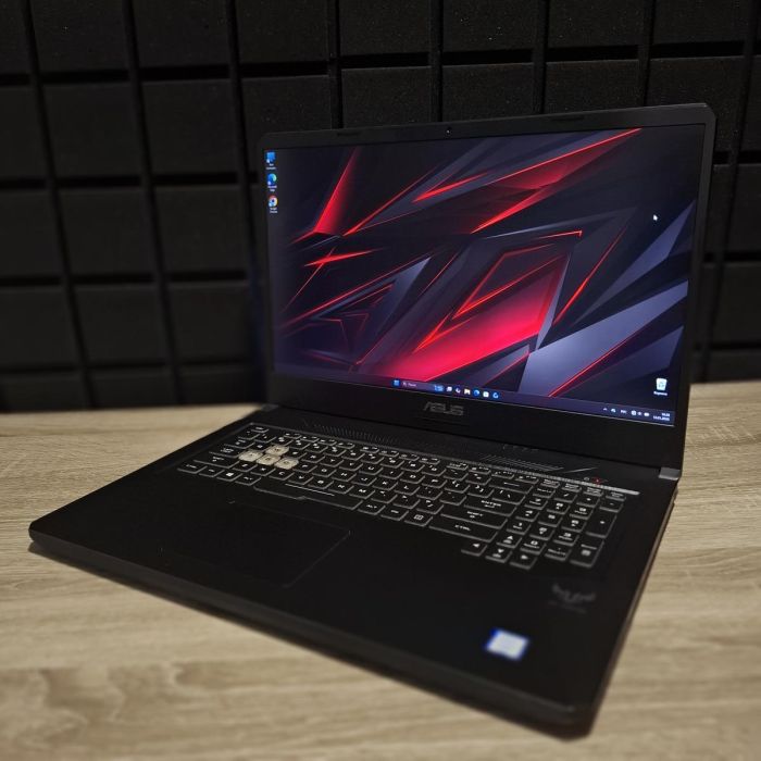 ноутбук Asus Tuf FX705GE 17" i7-8750H/16GB/256SSD+1TbHDD/GTX1050Ti-4GB Б/В
