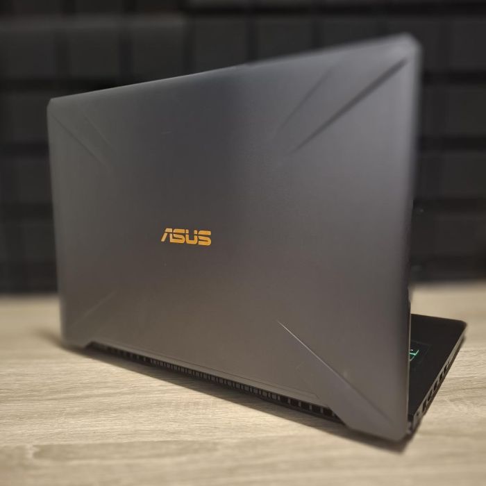 ноутбук Asus Tuf FX705GE 17" i7-8750H/16GB/256SSD+1TbHDD/GTX1050Ti-4GB Б/В