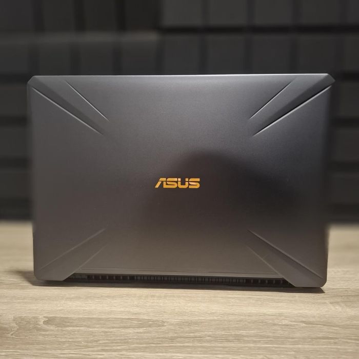 ноутбук Asus Tuf FX705GE 17" i7-8750H/16GB/256SSD+1TbHDD/GTX1050Ti-4GB Б/В