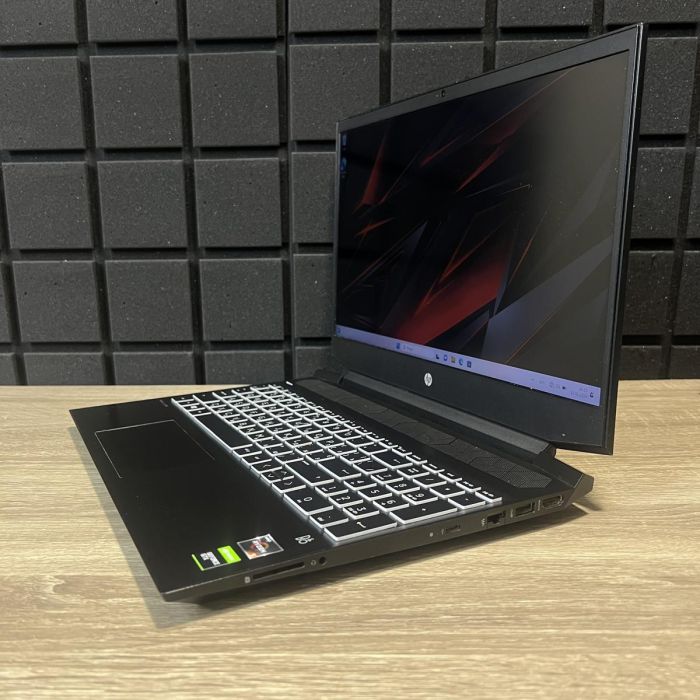 Ноутбук HP Pavilion 15 Ryzen 5 3550H/16GB/240SSD/GTX1650-4GB Б/В