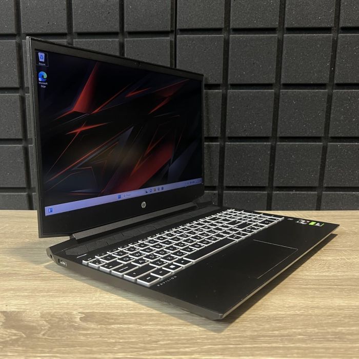 Ноутбук HP Pavilion 15 Ryzen 5 3550H/16GB/240SSD/GTX1650-4GB Б/В
