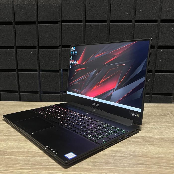 Ноутбук Gigabyte Aero 15 144Hz i7-8750H/16GB/512SSD/GTX1070MaxQ-8GB Б/В