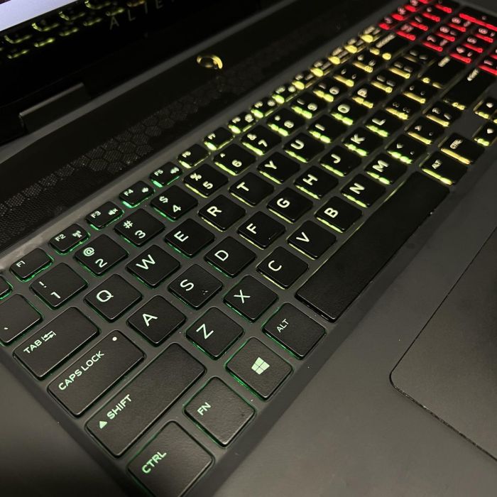 Ноутбук DELL ALIENWARE M17 i7-8750H/16GB/480SSD/RTX2070MQ-8GB Б/В