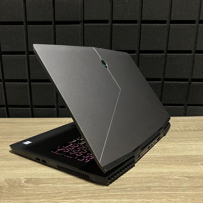Ноутбук DELL ALIENWARE M17 i7-8750H/16GB/480SSD/RTX2070MQ-8GB Б/В