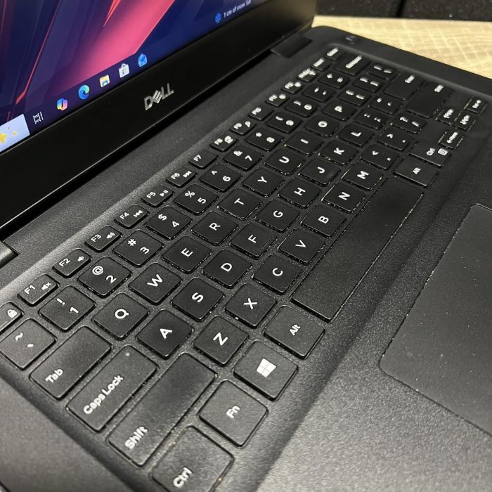 Ноутбук Dell Latitude 3400 14" i7-8565U/8GB/256SSD/MX130-2GB Б/В