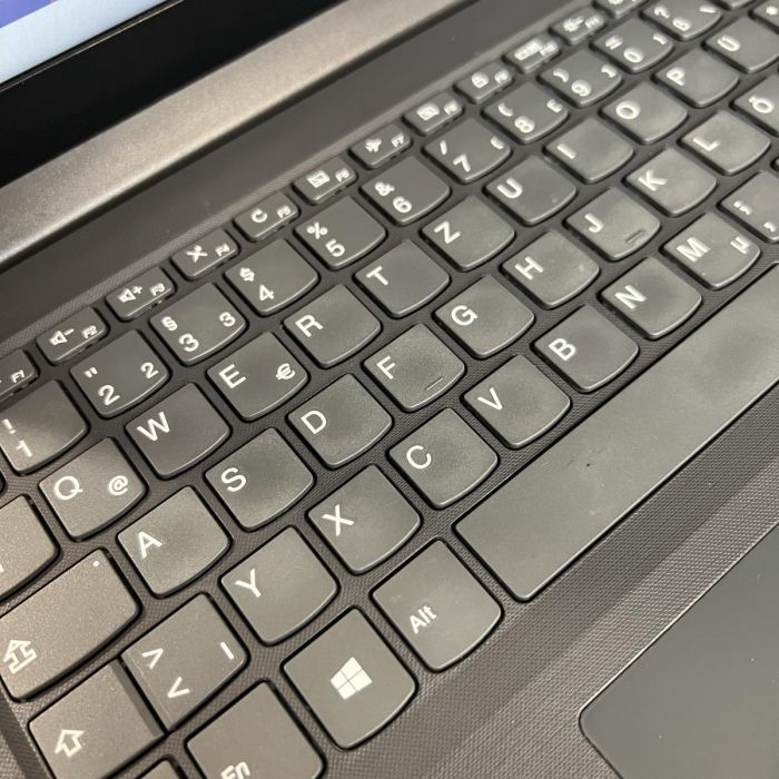 Ноутбук Lenovo V155-15API Ryzen 5 3500U/8GB/256SSD/Radeon Vega8-2GB Б/В