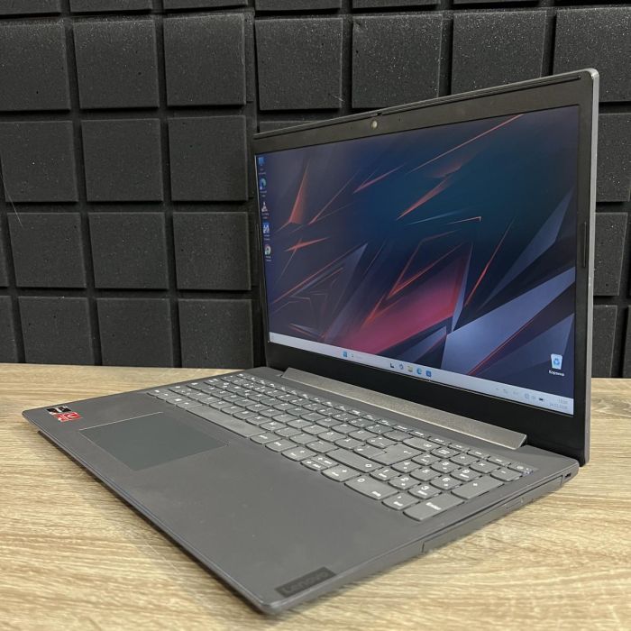 Ноутбук Lenovo V155-15API Ryzen 5 3500U/8GB/256SSD/Radeon Vega8-2GB Б/В