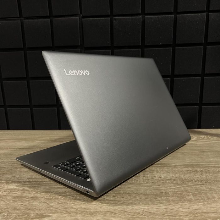 Ноутбук Lenovo IdeaPad 520-15IKB i5-7200U/8GB/240SSD/940MX-2GB Б/В