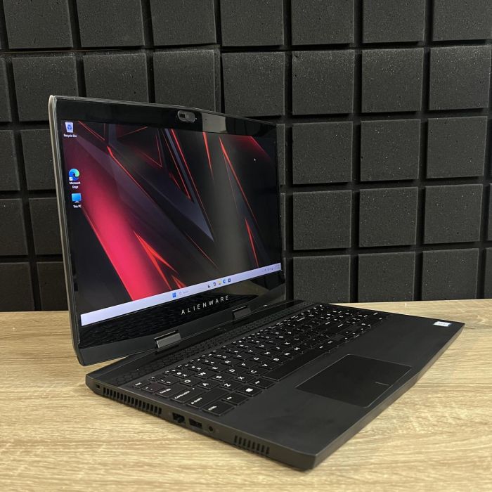 Ноутбук Dell Alienware m15 144Hz i7-8750H/16GB/512SSD/RTX2060-6GB Б/В