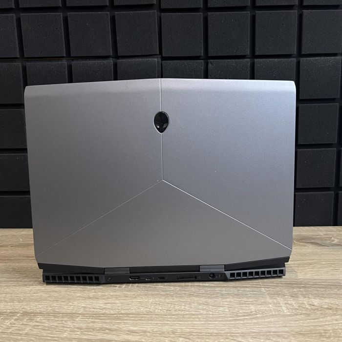 Ноутбук Dell Alienware m15 144Hz i7-8750H/16GB/512SSD/RTX2060-6GB Б/В