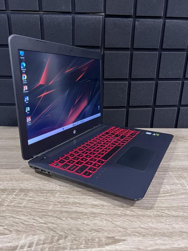ноутбук HP Omen 15.6 60гц/i5 7300HQ/8gb /128SSD+HDD 1TB /GTX 1050 Б/В