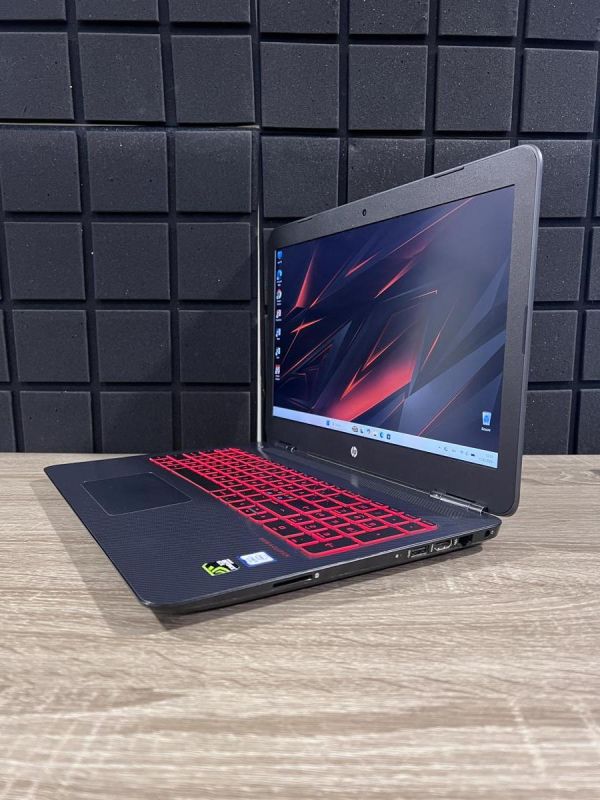 ноутбук HP Omen 15.6 60гц/i5 7300HQ/8gb /128SSD+HDD 1TB /GTX 1050 Б/В