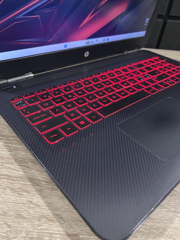 ноутбук HP Omen 15.6 60гц/i5 7300HQ/8gb /128SSD+HDD 1TB /GTX 1050 Б/В