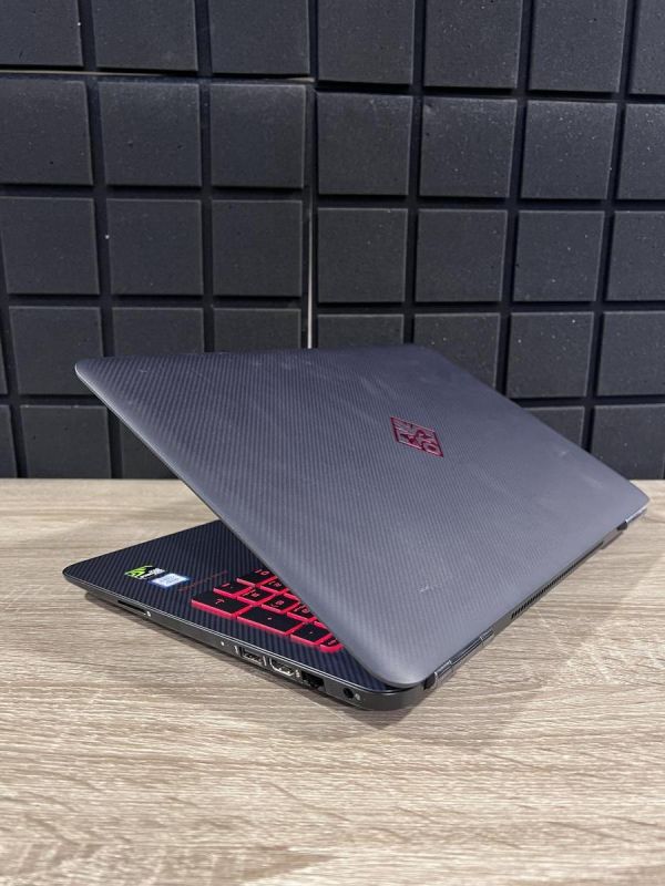 ноутбук HP Omen 15.6 60гц/i5 7300HQ/8gb /128SSD+HDD 1TB /GTX 1050 Б/В