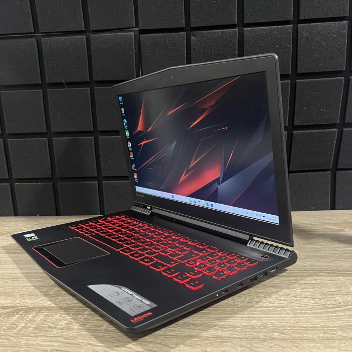 Ноутбук Lenovo Legion Y520 15.6"/i7 7700HQ/16gb/256SSD/GTX1060-3 Б/В