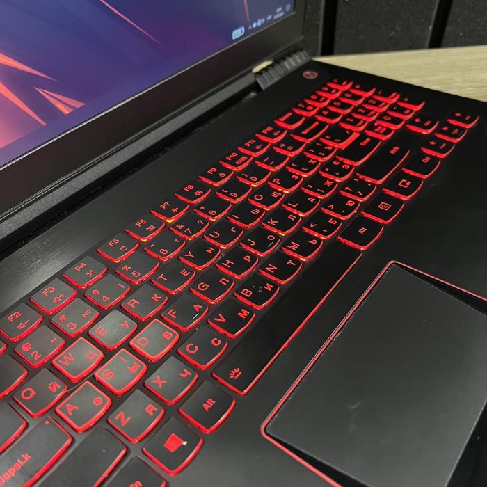 Ноутбук Lenovo Legion Y520 i5-7300HQ/16GB/256SS+1TbHDD/GTX1050Ti-4GB