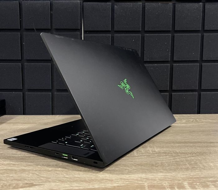 Ноутбук Razer Blade 15 RZ09-036 300Hz i7-10875H/16GB/512SSD/RTX3070-8GB Б/В
