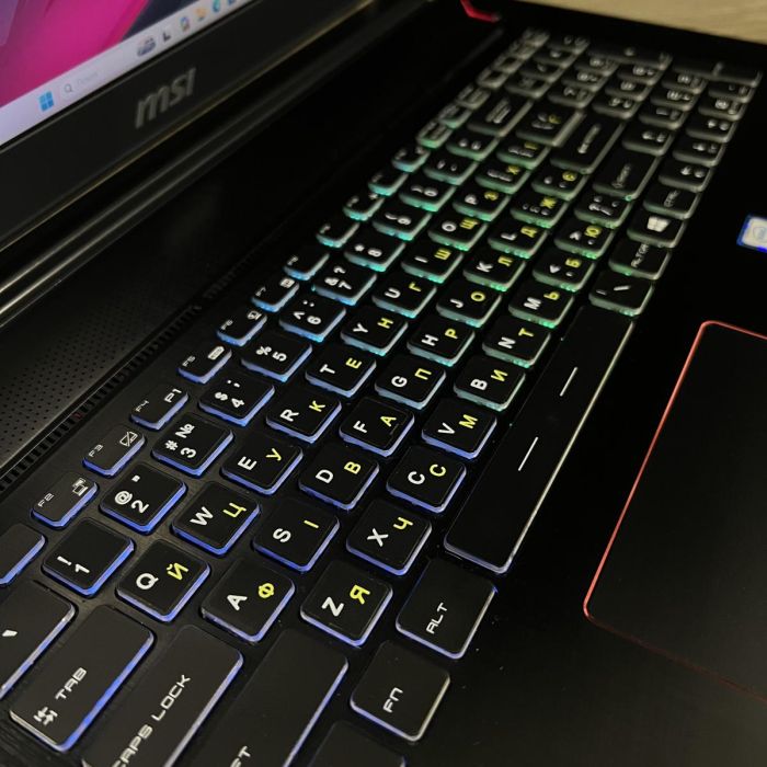 Ноутбук MSI GS73VR 17" I7-7700HQ/20GB/256SSD+500HDD/GTX1070MQ-8GB Б/В